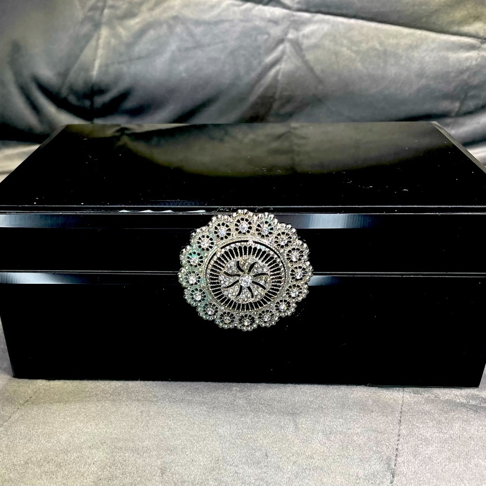 Black lacquer jewelry box